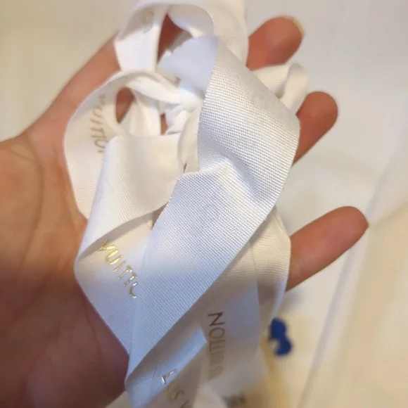 Authentic Louis Vuitton jewelry bags (2) with matching ribbon, note card,receipt - Picture 6 of 6